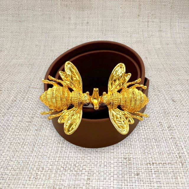 Garland Smooching Bees belt buckle featuring a detailed bee design on shiny metal surface.