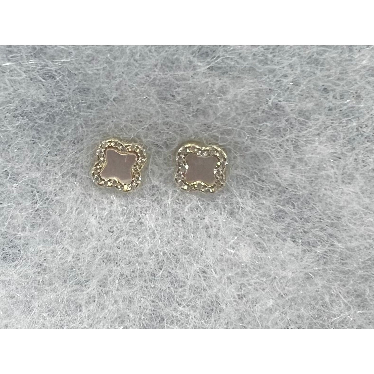 Tiny Clover Earring