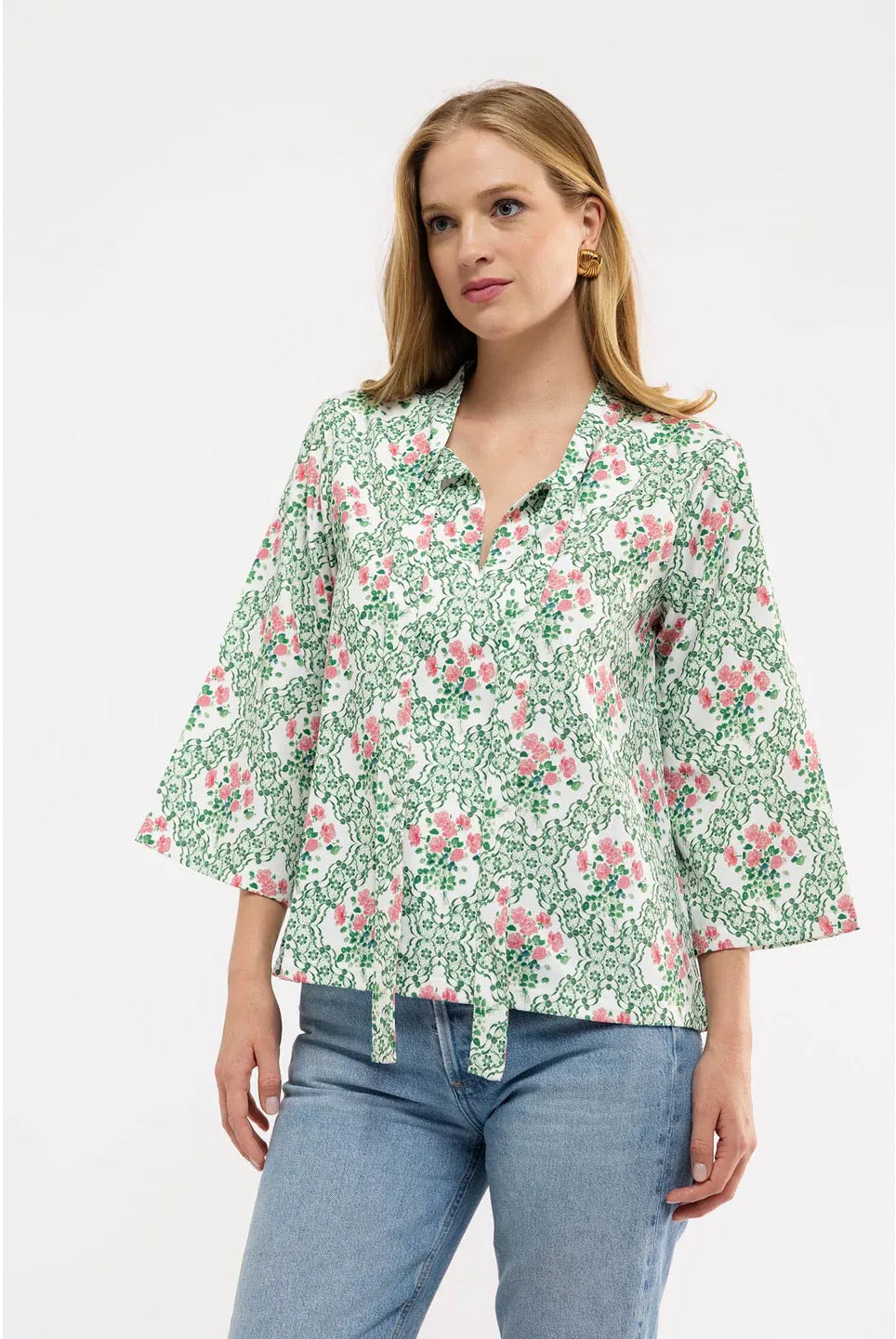 Smith & Quinn Bebe Top made of cotton featuring a botanical bloom pattern, with a relaxed fit and stylish design.