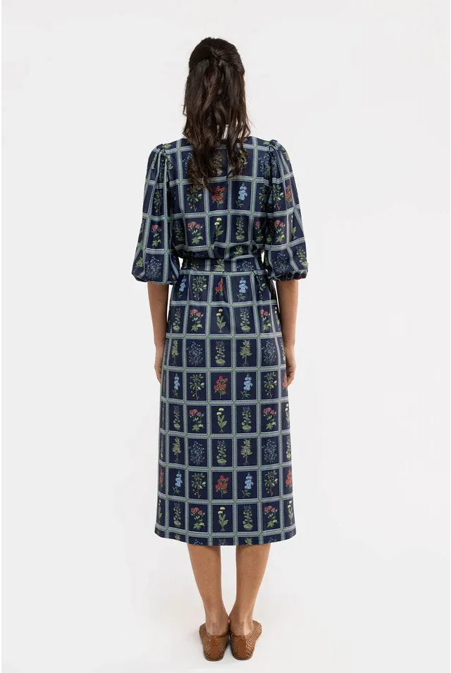 Smith & Quinn women's printed stretch Brooks dress with garden-inspired navy pattern, featuring a comfortable, stylish design.