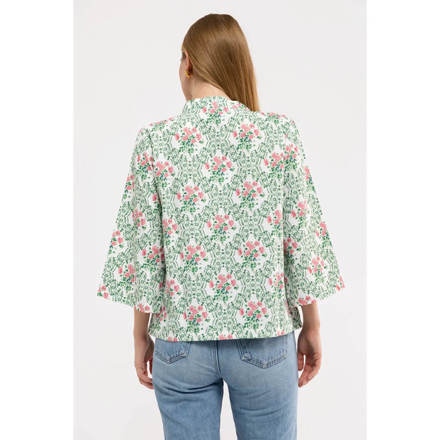 Smith & Quinn bebe top, stylish sleeveless blouse with ruffled neckline and floral print, perfect for casual or semi-formal wear.