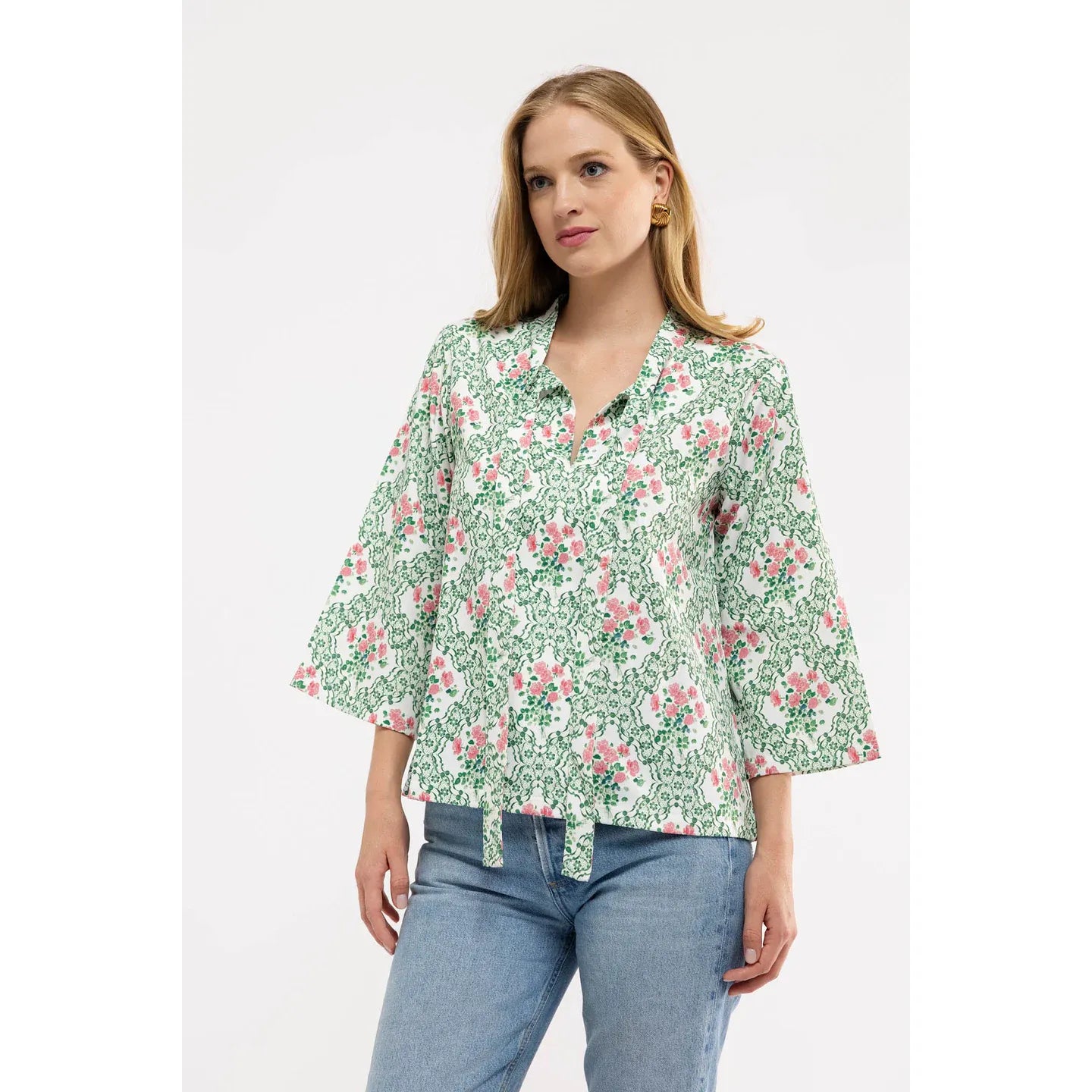 Smith & Quinn Bebe Top made of cotton featuring a botanical bloom pattern, with a relaxed fit and stylish design.